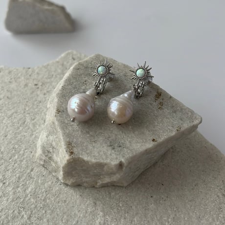 opal star motif pierce / earring