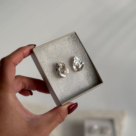 "Aquw"  -  pierce / earring