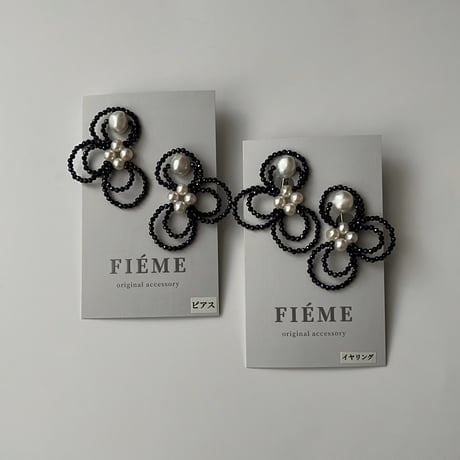 Flower motif  pierce / earring  ［black spinel］