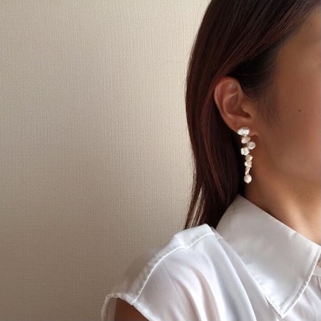 バロックパール アシンメトリーピアス / チタン芯