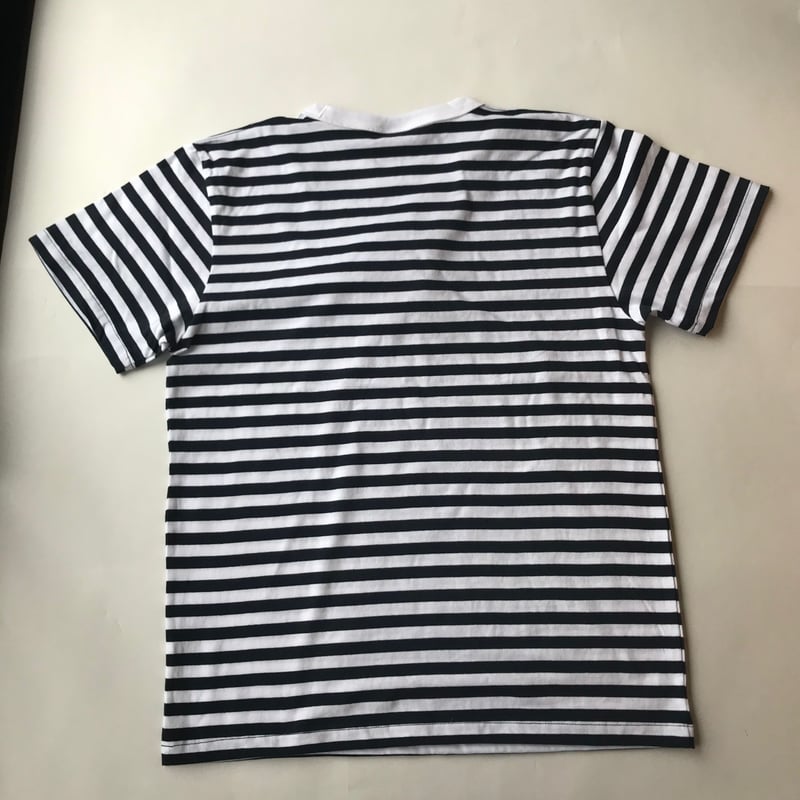 飛び出す?!白い犬 ボーダー半袖Tシャツ | ワンニャン大行進