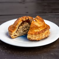 富士ヶ嶺高原ヤベー牛肉「ミートパイ」