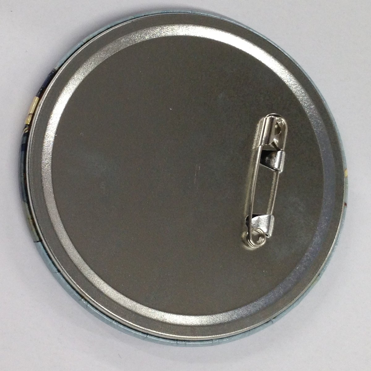 裏サビ有】ピオフィオーレの晩鐘 ニコラ 缶バッジ | K-BOOKS 池袋 2