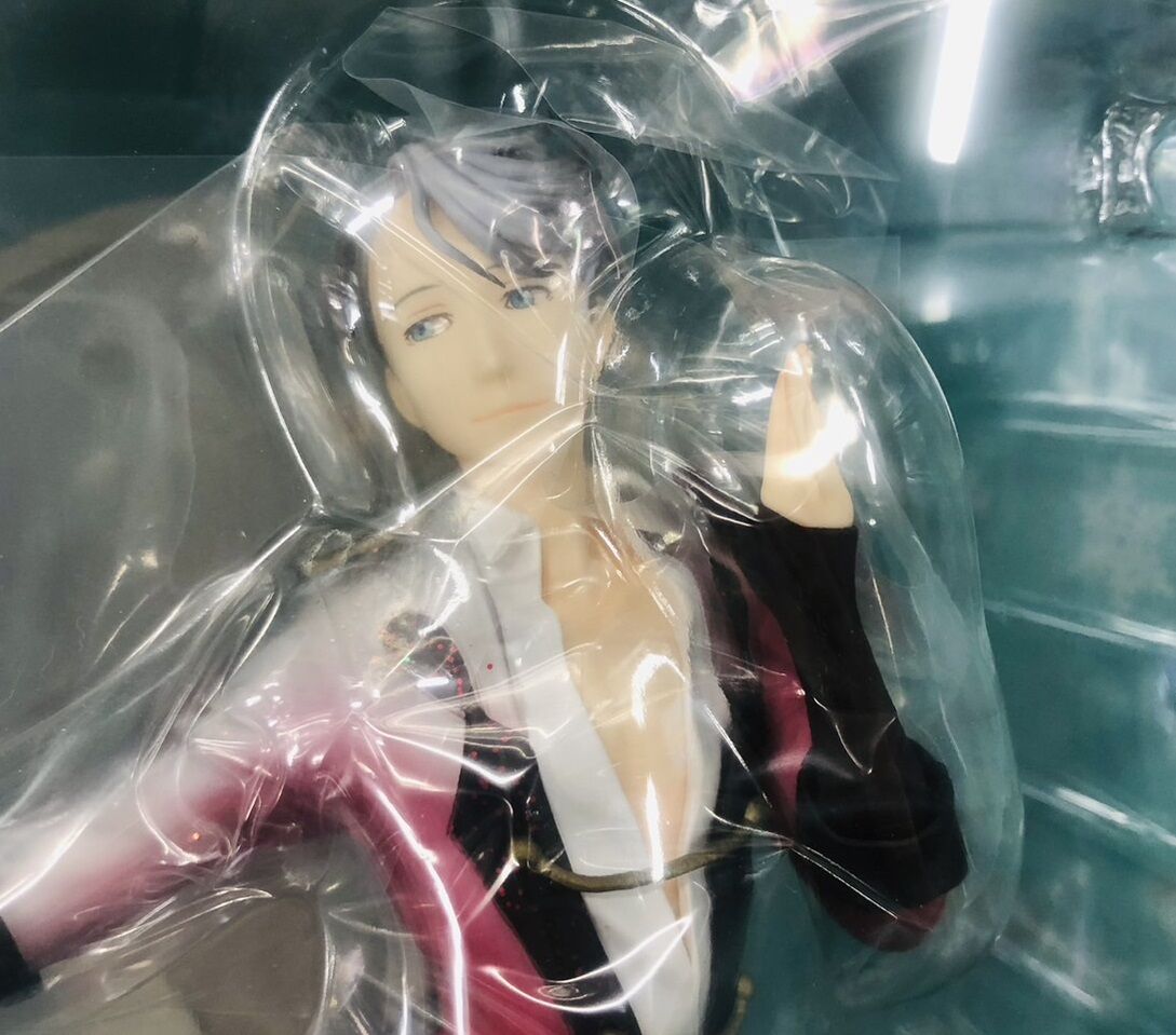 ユーリ!!! on ICE ヴィクトル・ニキフォロフ 1/8 塗装済み完成品