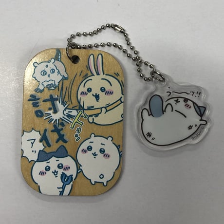 ちいかわ なんかおいしーネ!!アクスタにもなるアクキー ハチワレ