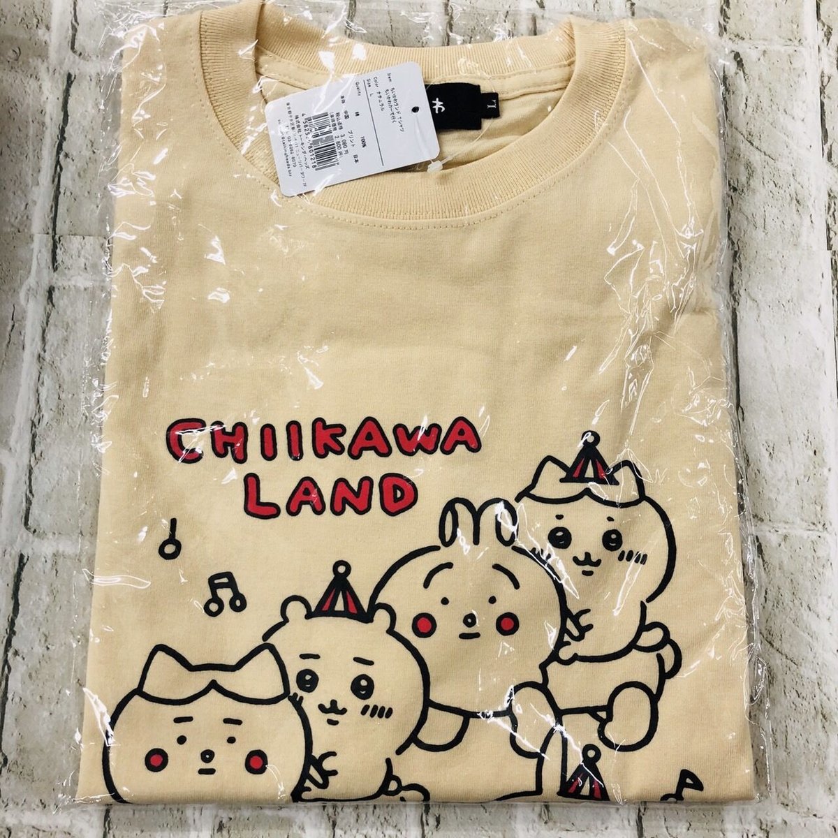 ちいかわ』ちいかわらんど Tシャツ ちいかわカーで行く ナチュラル L