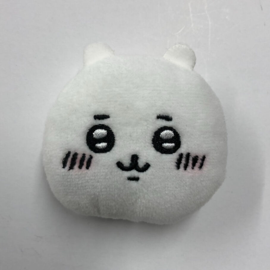 ちいかわ』 ちいかわ ぬいぐるみバッジ | K-BOOKS 池袋 2次元グッズ通販