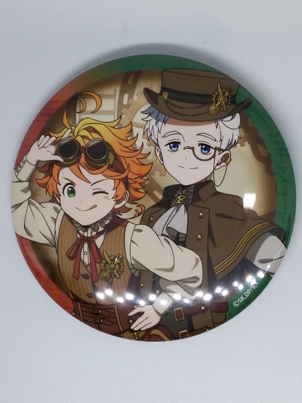 約束のネバーランド エマ・ノーマン H賞 BIG缶バッジ | K-BOOKS 池袋