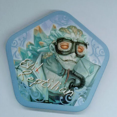 魔トカゲ 第五舞台 缶バッジ ② サマーデザインプリケーキ（魔トカゲ（描きおこし））【特典缶バッジ