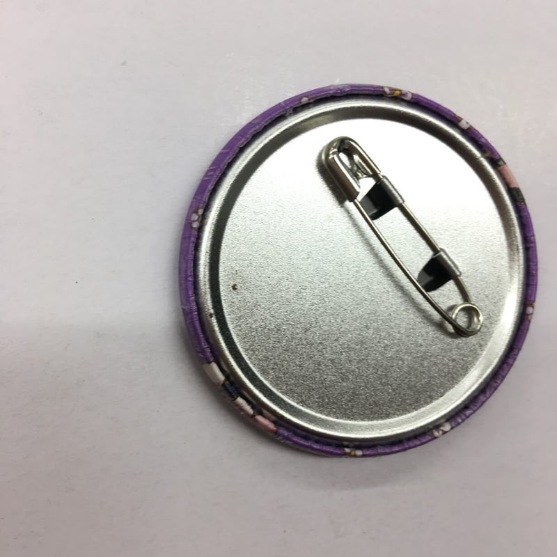 裏サビ有】魔法使いの約束 ホワイト 缶バッジ | K-BOOKS 池袋 2次元