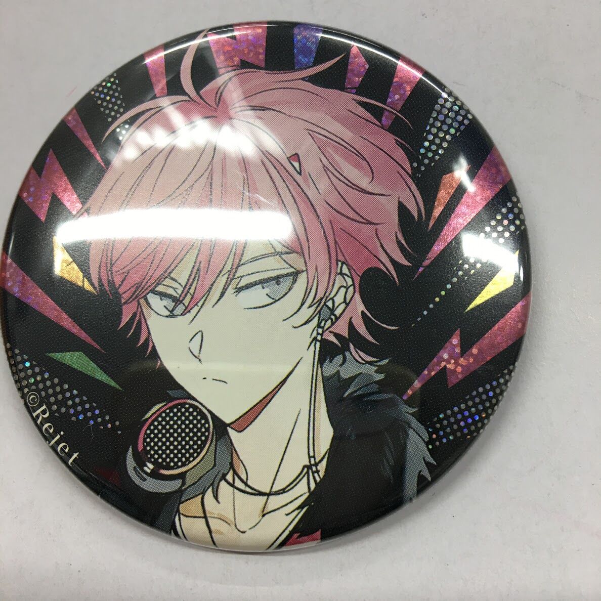 イタミ有】ディアヴォーカリスト レオード 缶バッジ ホロ | K