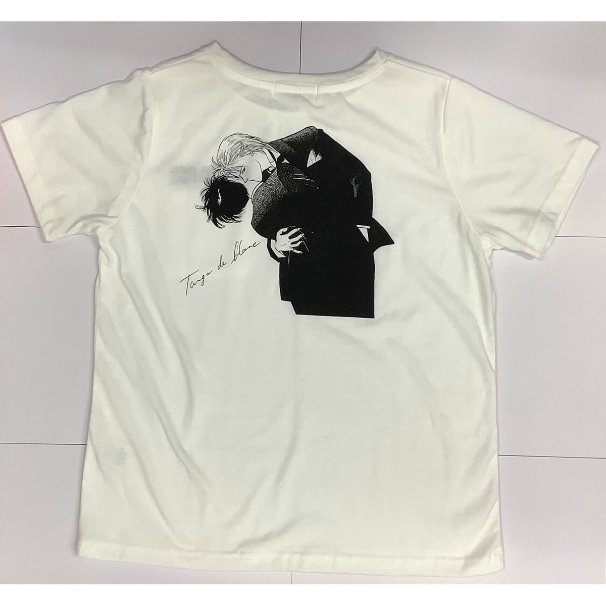 【新品未使用】BANANA FISH アベイル Avail Tシャツ 缶バッジ付 吉田秋生 『BANANA FISH』 アベイルコラボ Tシャツ 缶バッジ