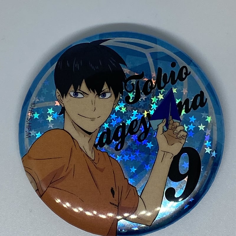 ハイキュー　成田アニメデッキ　ホログラム缶バッジ　影山飛雄 ハイキュー！！ ホログラム缶バッジ | オンラインクレーンゲーム