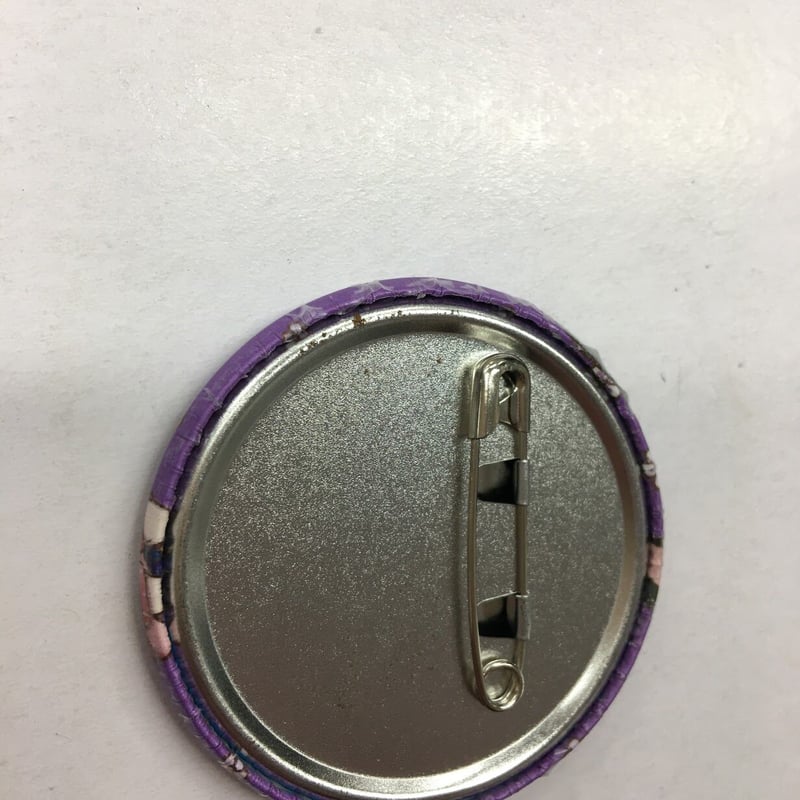 裏サビ有】魔法使いの約束 ホワイト 缶バッジ | K-BOOKS 池袋 2次元