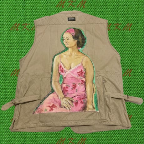 MKM ORIGINAL custom vest【キャミワンピ女性の視線の先】