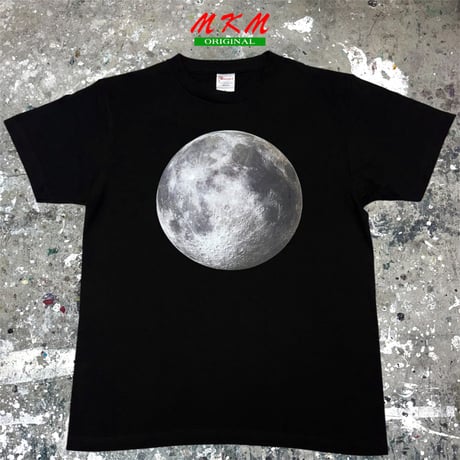 月・Tシャツ