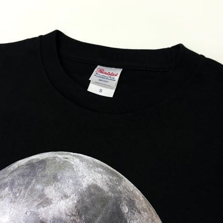 月・Tシャツ