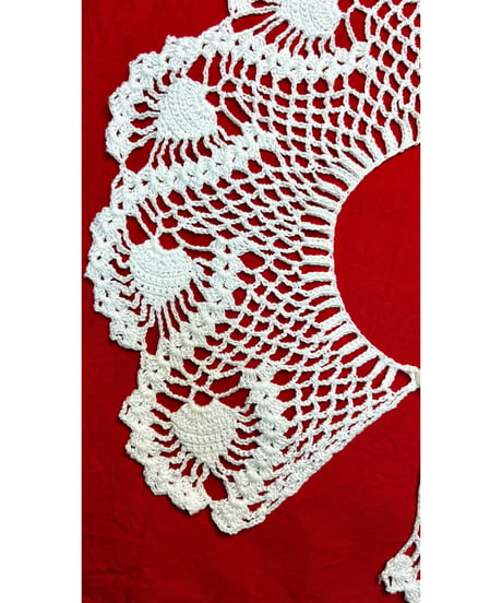 heart motif crochet collar