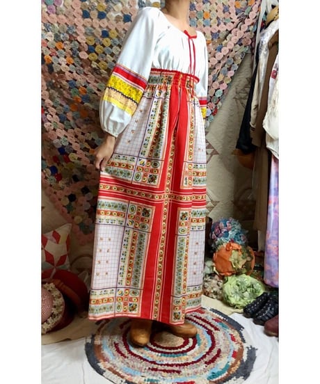 70's balloon sleeve dress