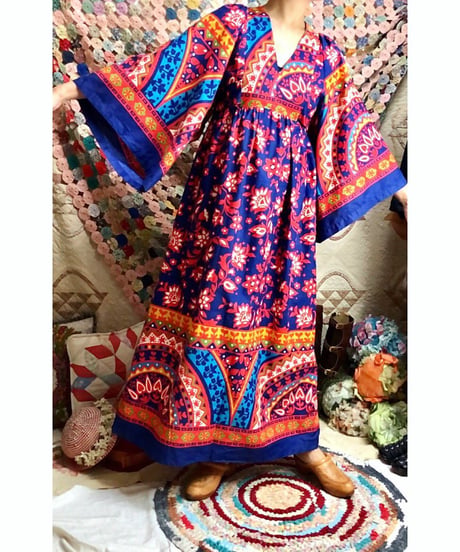 70's flower motif dress