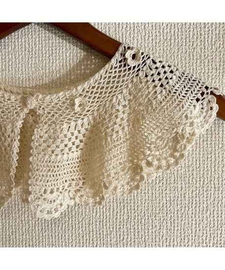small flower crochet collar