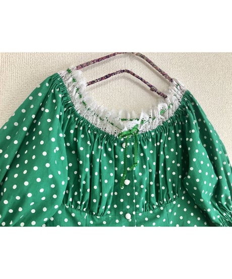 balloon sleeve polka dots blouse