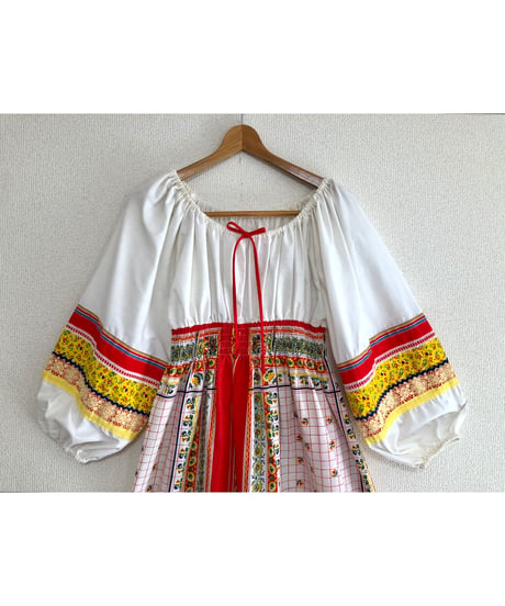 70's balloon sleeve dress