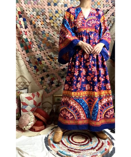 70's flower motif dress