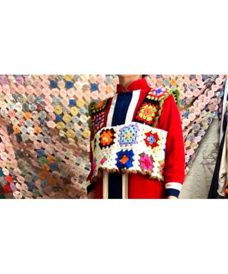 granny square vest white×black