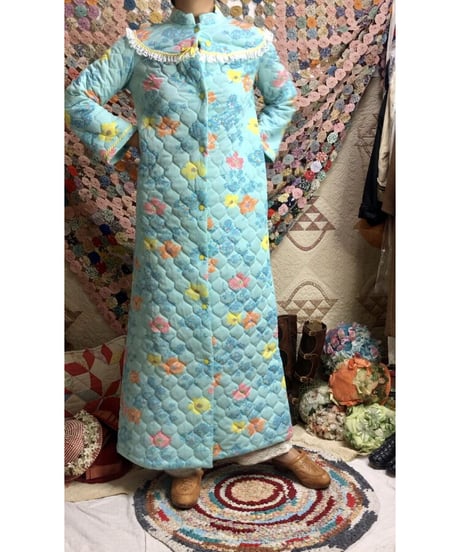 60-70's flower quilting robe