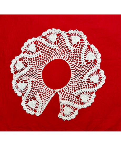heart motif crochet collar