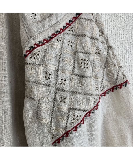 vintage ukrainian embroidered one-piece linen white