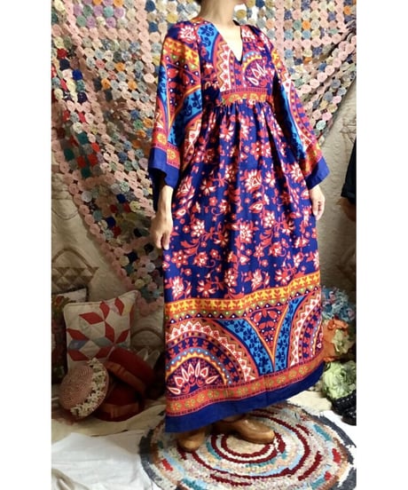 70's flower motif dress