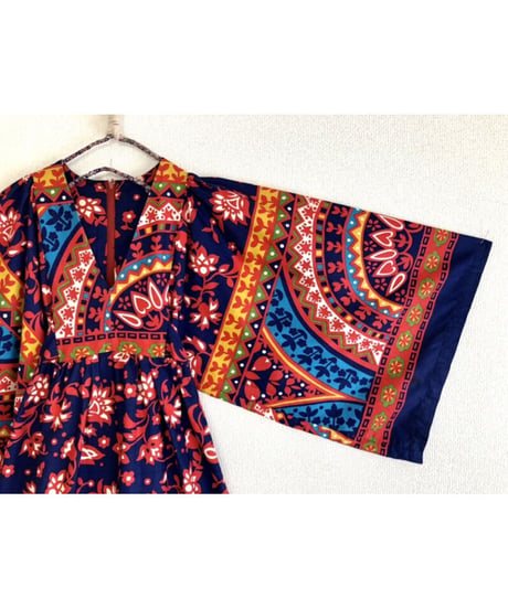 70's flower motif dress