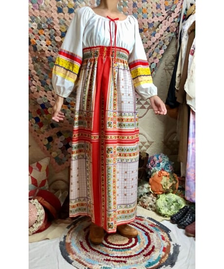 70's balloon sleeve dress
