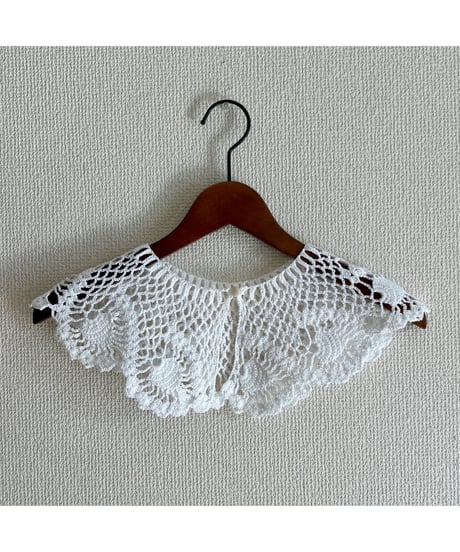 heart motif crochet collar