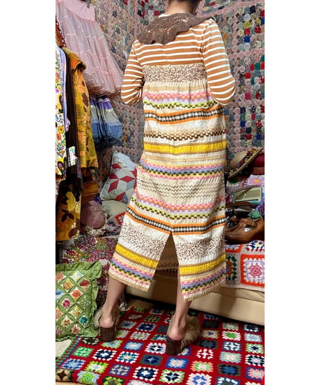 70s embroidered ribbon work skirt