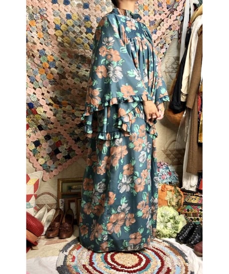 1960-70's angel sleeve flower one-piece