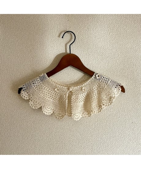 small flower crochet collar