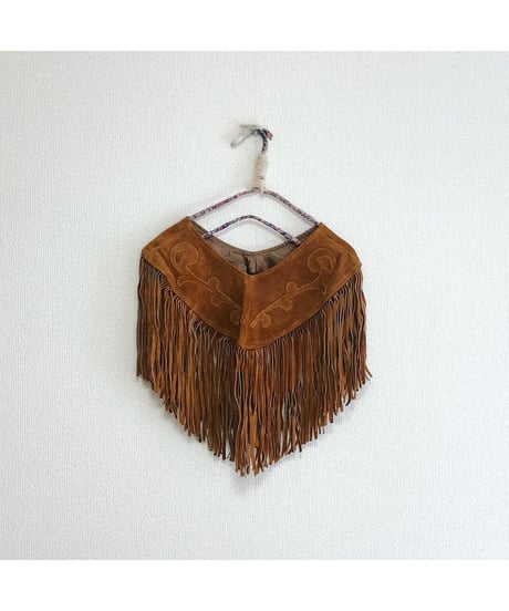 suède fringe collar