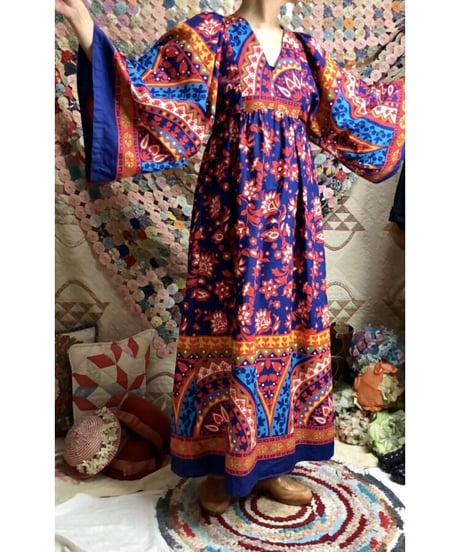 70's flower motif dress