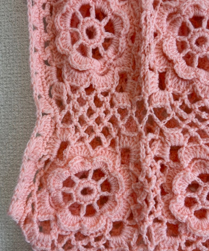 ◎ vintage flower embroidered knit vest Pink and green tiny intarsia flower sweater vest | Glassworks London