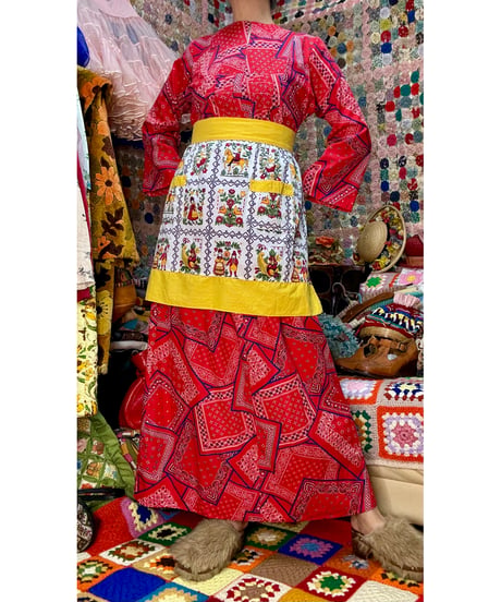 folk art half apron