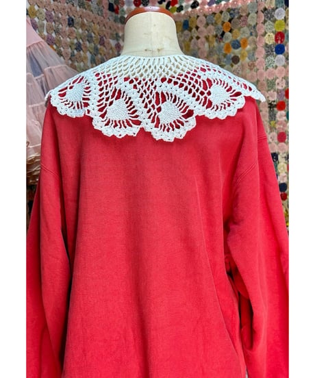 heart motif crochet collar