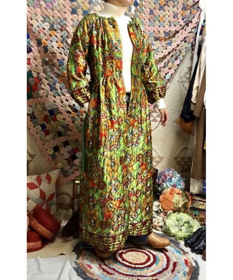 60's quilted paisley robe