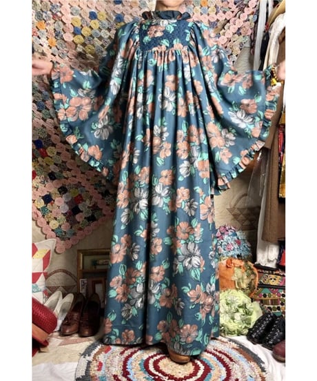 1960-70's angel sleeve flower one-piece