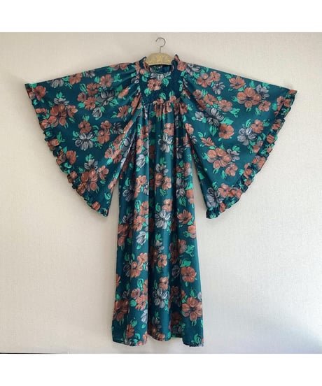 1960-70's angel sleeve flower one-piece