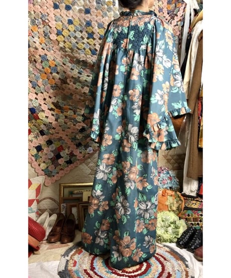 1960-70's angel sleeve flower one-piece