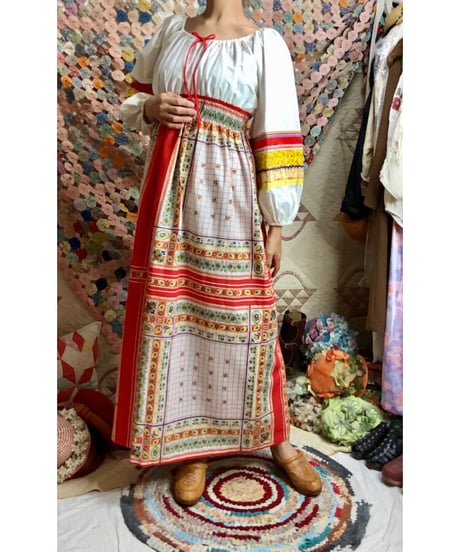 70's balloon sleeve dress