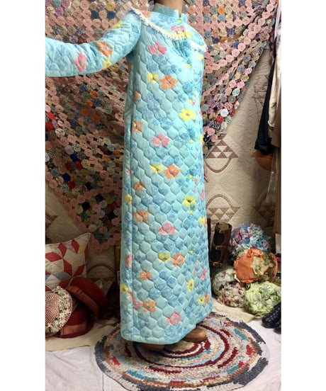 60-70's flower quilting robe